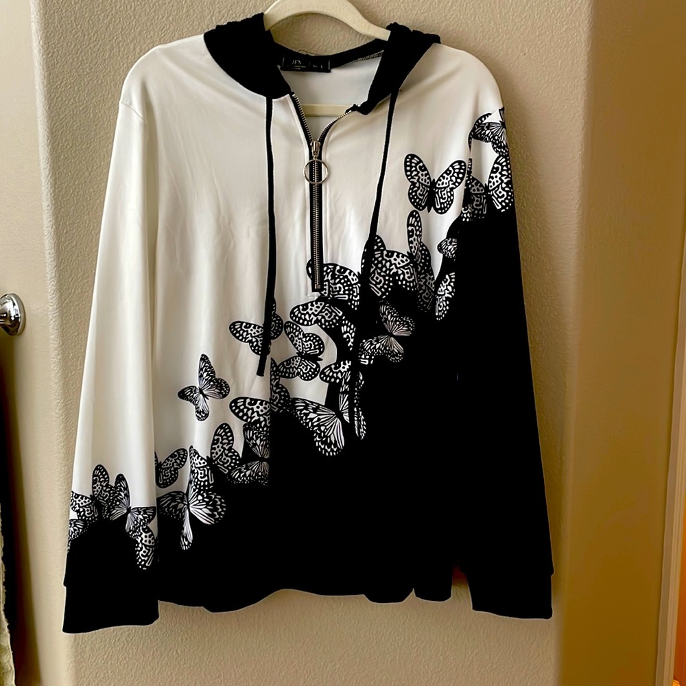 JFN Large Women’s long sleeve top. Never worn.